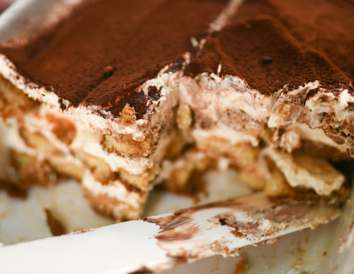 Sobremesas especiais para o almoço de Páscoa 1 Travessa com tiramissú.