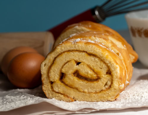 Culinária nordestina: sabores e receitas que atravessam gerações 1 Rocambole em prato.