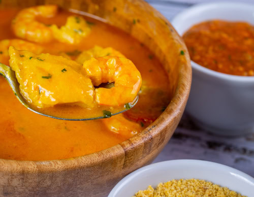 Moqueca: receitas fáceis e os melhores peixes para preparar 1 Moqueca de peixe e camarão.